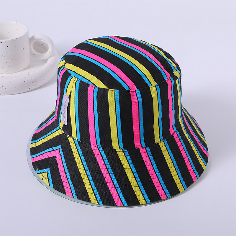 Sombrero de tela a rayas de colores primavera y verano nuevo juego de ocio sombrero de playa versión coreana femenina del sombrero de pescador sombrero de sombrilla al aire libre