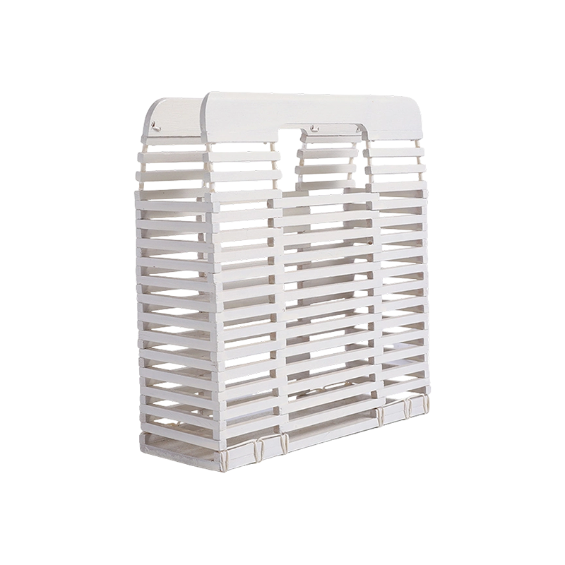 Bolsa cuadrada pequeña hecha a mano con tiras de bambú